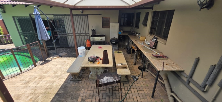 5 Bedroom Property for Sale in Wilkoppies North West